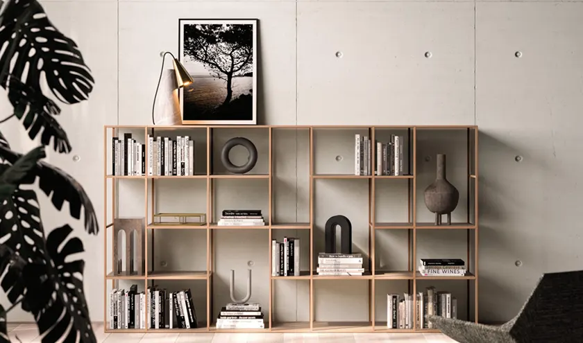Libreria Grafic©Orme Design, libreria laccato opaco Rame e ripiani in laccato opaco Terra.