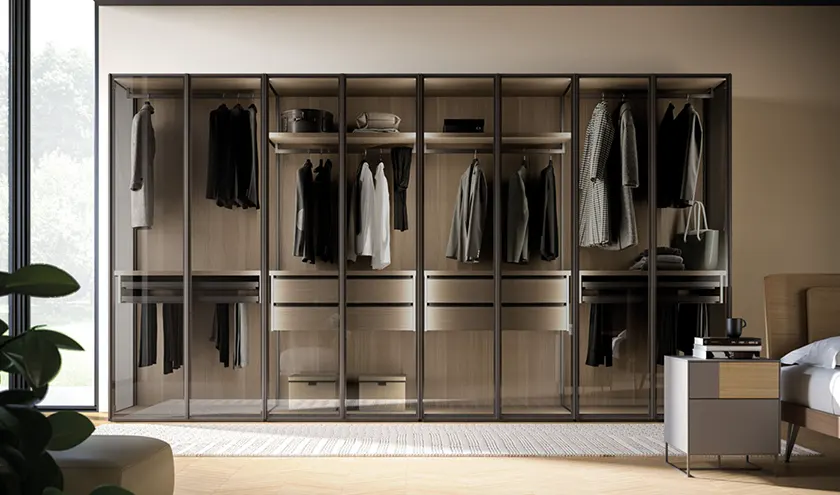 Armadio Skeletro con ante Glass. Interno in Rovere, ante Glass in metallo brunito e vetro Bronzato, Orme