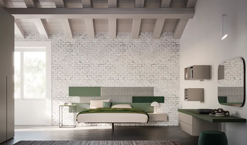 Sistema boiserie letto Giako con pannelli imbottiti in tessuto - pianale Jasmine e piede tondo. Comodino sospeso Compongo. Consolle in laccato opaco, Orme Design programma notte