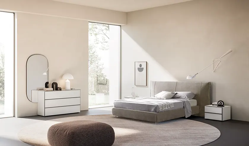 Composizione letto Lavinia imbottito con giroletto con inserti in tecnopelle. Elementi Gruppo Noto in laccato opaco bianco, Orme Design programma notte