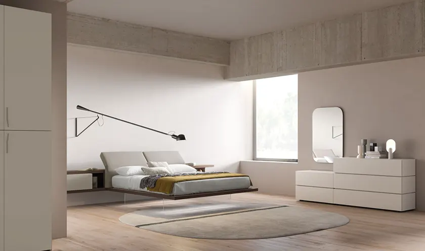 Sistema letto Zefiro con testiera reclinabile imbottita in tessuto, comò Compongo in laccato opaco sabbia e specchio Soul, Orme Design programma notte