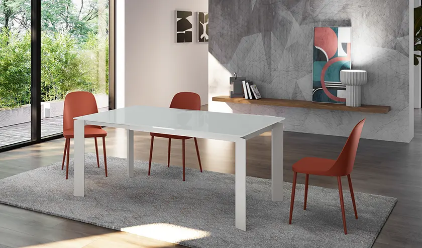 Tavolo allungabile modello Frame - Top in vetro e struttura in metallo verniciato.